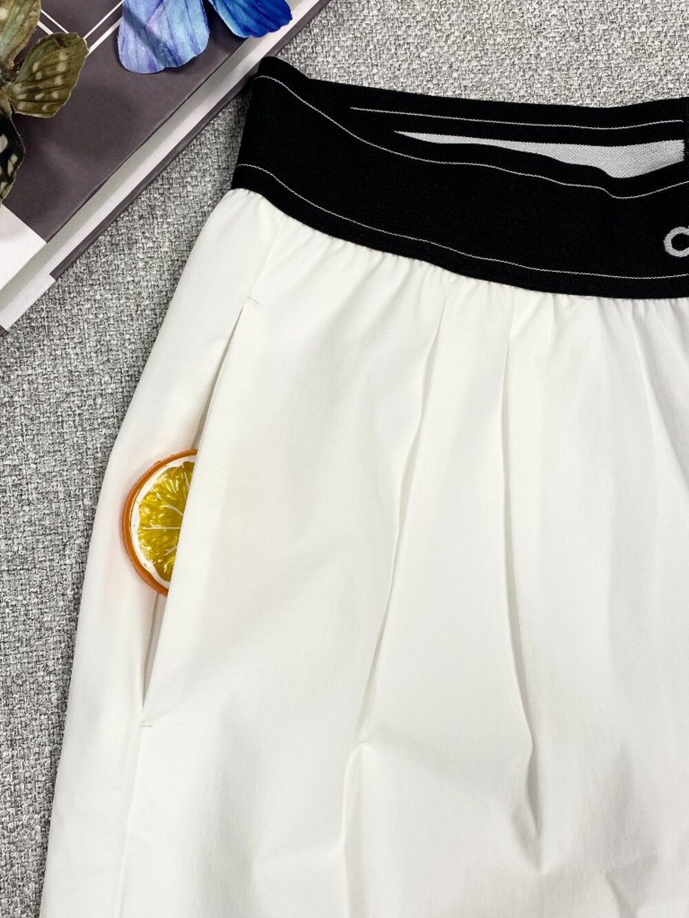 đ¤ALO Yoga Suit Up Trouser Wide Leg PantsđComfortable| White/Black|30â Inseam - Picture 3 of 9
